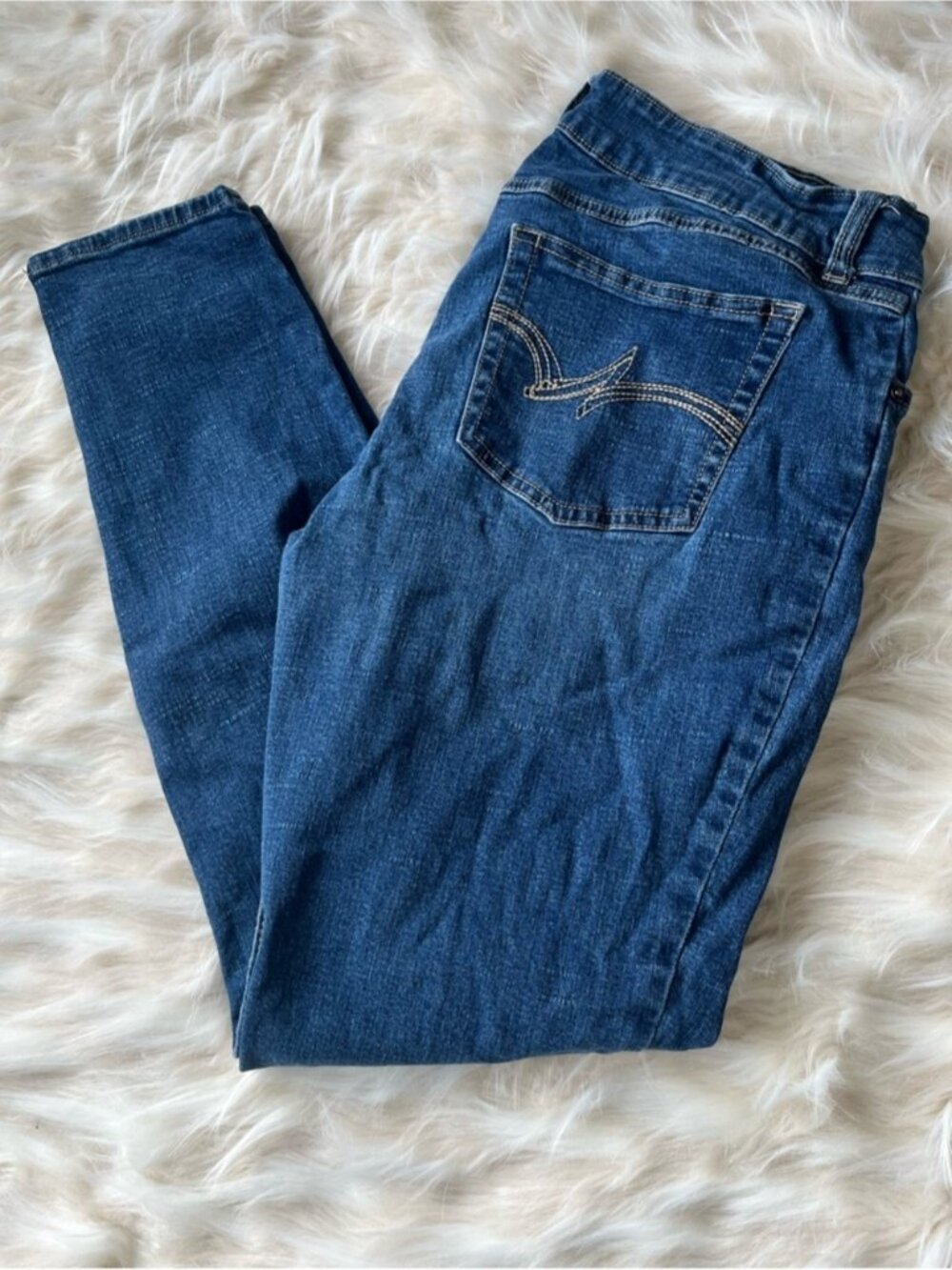 Wrangler Skinny Jeans Women's 13x30 Mid Rise Skinny Medium Wash